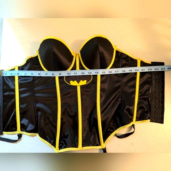 DC Comics Batman Black and Yellow Corset Set Medium - Picture 6 of 8